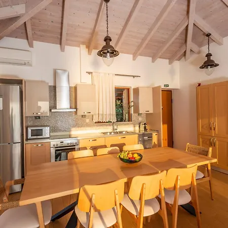Seafront Karavi With Private Sea Access - Iris Lefkada * סיבוטה