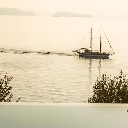 Seafront Karavi With Private Sea Access - Iris Lefkada וילה