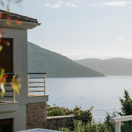וילה Seafront Karavi With Private Sea Access - Iris Lefkada *