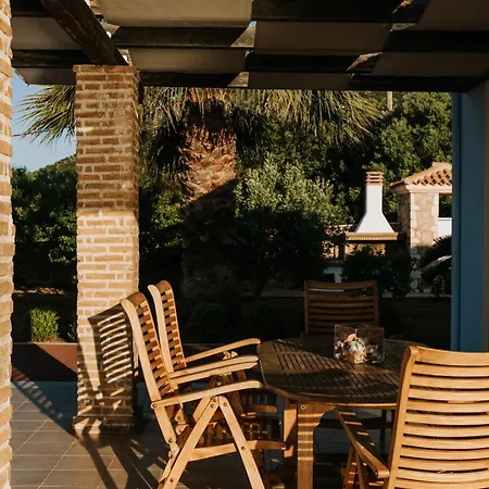 Seafront Karavi With Private Sea Access - Iris Lefkada سيفوتا