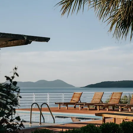 Seafront Karavi With Private Sea Access - Iris Lefkada فيلة سيفوتا